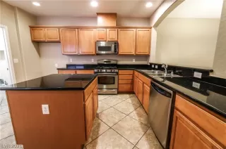 Photo #6: 2311603 Listing