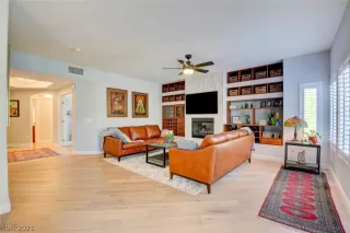 Photo #4: 2311626 Listing