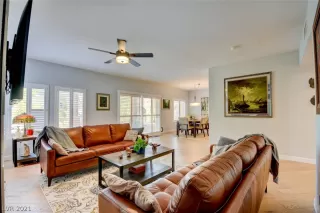 Photo #5: 2311626 Listing