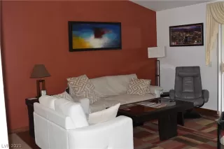 Photo #2: 2311634 Listing