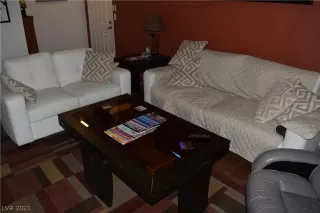 Photo #3: 2311634 Listing