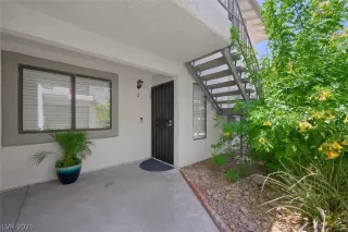 Photo #3: 2311647 Listing