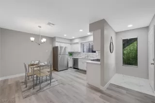 Photo #6: 2311647 Listing