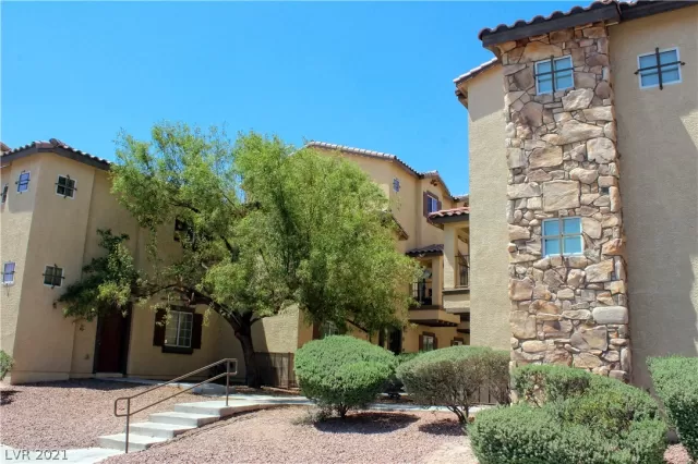 MLS: 2311692 Condo For Sale