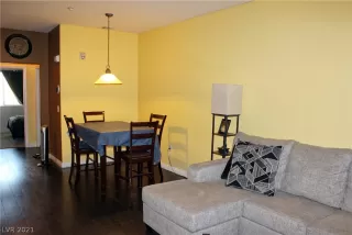 Photo #2: 2311692 Listing 