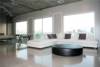 Photo #2: 2311693 Listing