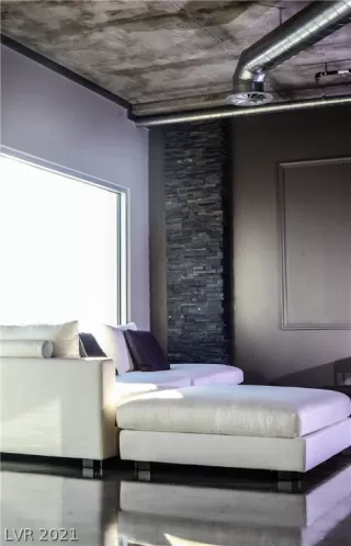 Photo #3: 2311693 Listing