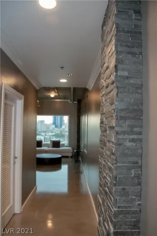 Photo #4: 2311693 Listing