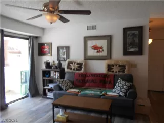 Photo #2: 2311704 Listing