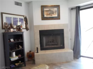 Photo #4: 2311704 Listing