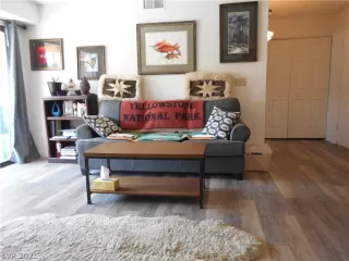 Photo #6: 2311704 Listing