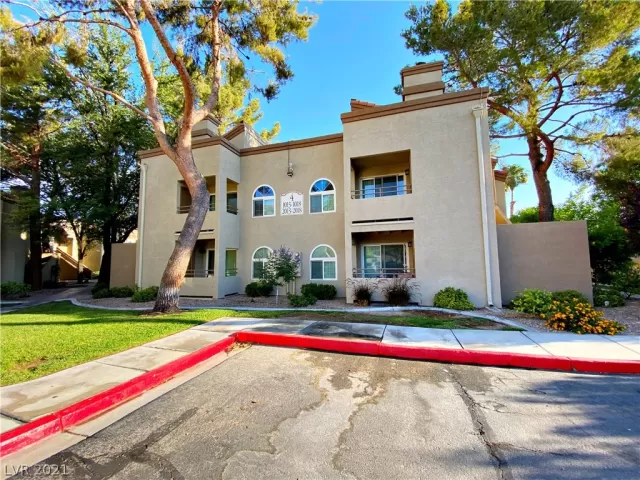 MLS: 2311706 Condo For Sale