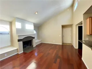 Photo #3: 2311706 Listing