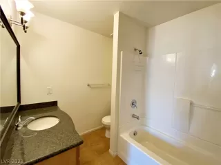 Photo #5: 2311706 Listing