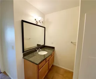 Photo #6: 2311706 Listing