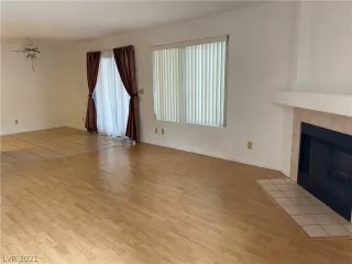 Photo #5: 2311716 Listing