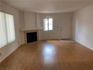 Photo #6: 2311716 Listing