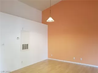 Photo #4: 2311752 Listing 