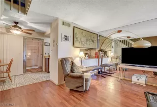 Photo #3: 2311757 Listing 