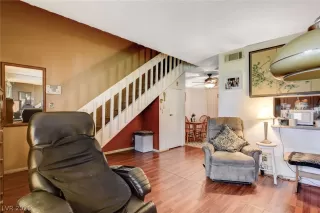 Photo #5: 2311757 Listing 