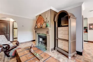 Photo #5: 2311764 Listing