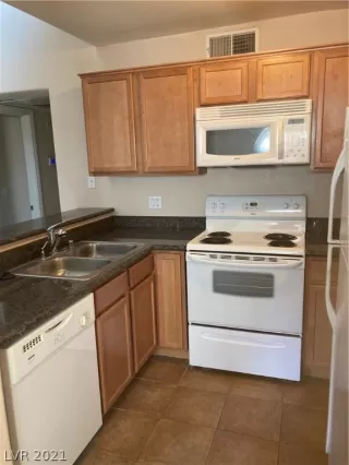 Photo #6: 2311769 Listing