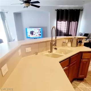 Photo #4: 2311771 Listing 