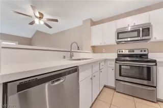 Photo #3: 2311836 Listing