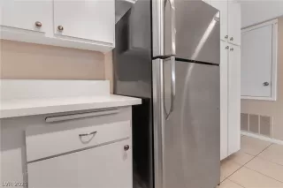 Photo #4: 2311836 Listing