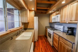 Photo #2: 2311857 Listing