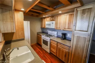 Photo #4: 2311857 Listing