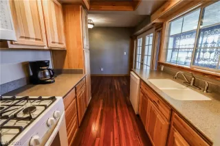 Photo #5: 2311857 Listing