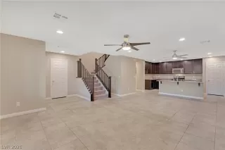 Photo #3: 2311859 Listing