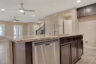 Photo #6: 2311859 Listing