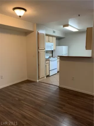 Photo #4: 2311865 Listing