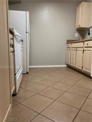 Photo #5: 2311865 Listing