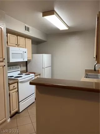 Photo #6: 2311865 Listing