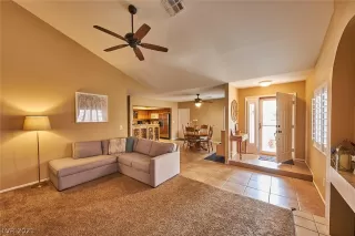 Photo #3: 2311878 Listing