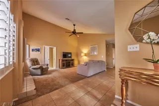 Photo #4: 2311878 Listing
