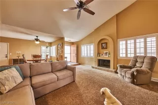 Photo #5: 2311878 Listing