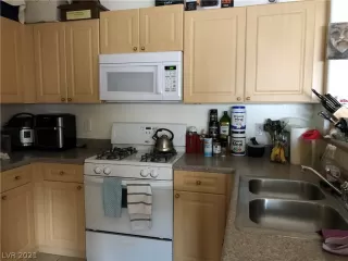 Photo #3: 2311884 Listing