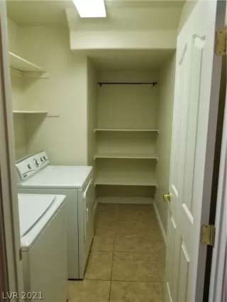 Photo #3: 2311892 Listing