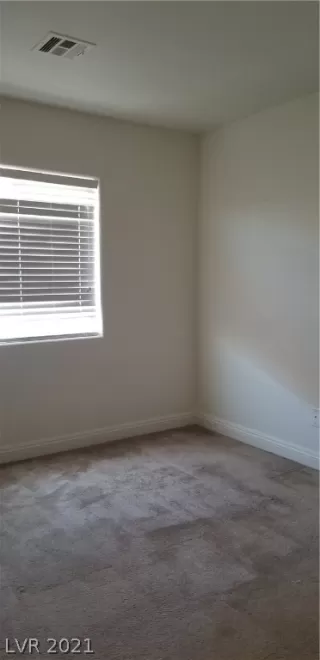 Photo #6: 2311892 Listing