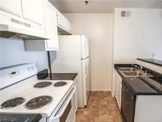 Photo #3: 2311911 Listing