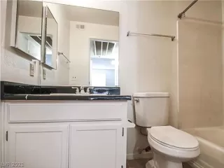 Photo #5: 2311911 Listing