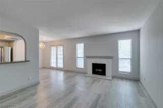 Photo #3: 2311977 Listing 