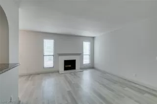 Photo #5: 2311977 Listing 