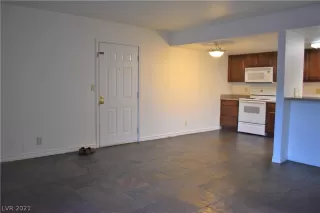 Photo #2: 2311982 Listing