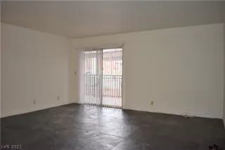 Photo #3: 2311982 Listing