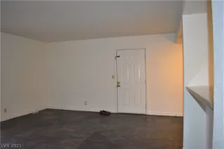 Photo #4: 2311982 Listing